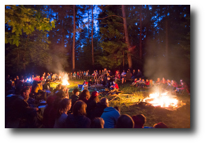 RaRo-Wiese bei Lagerfeuer